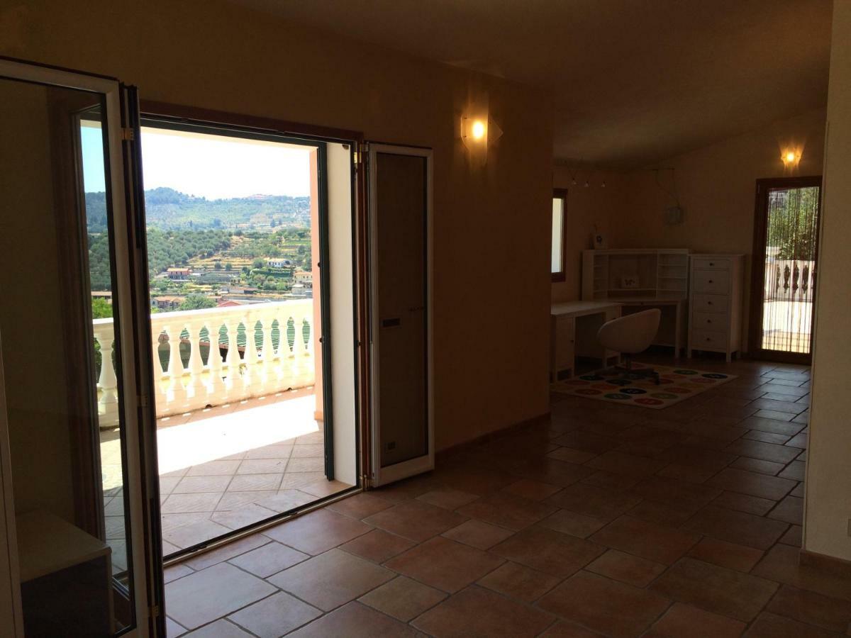Villa Con Piscina A Imperia, Italy 外观 照片