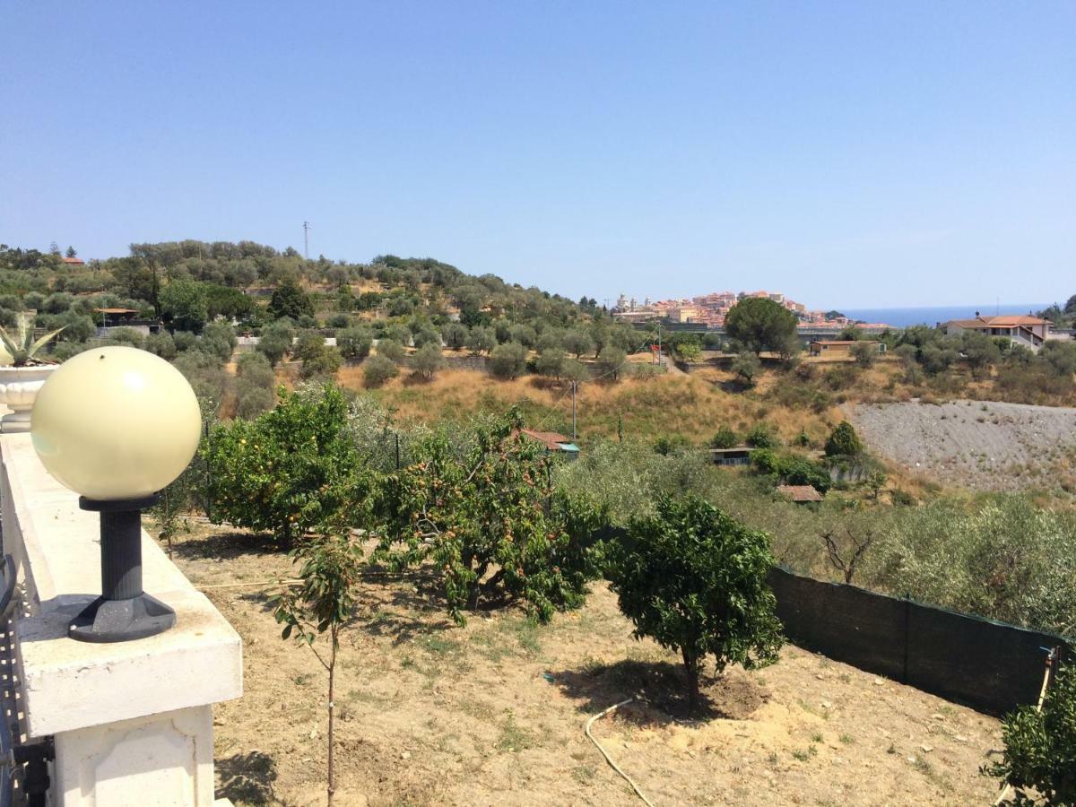 Villa Con Piscina A Imperia, Italy 外观 照片