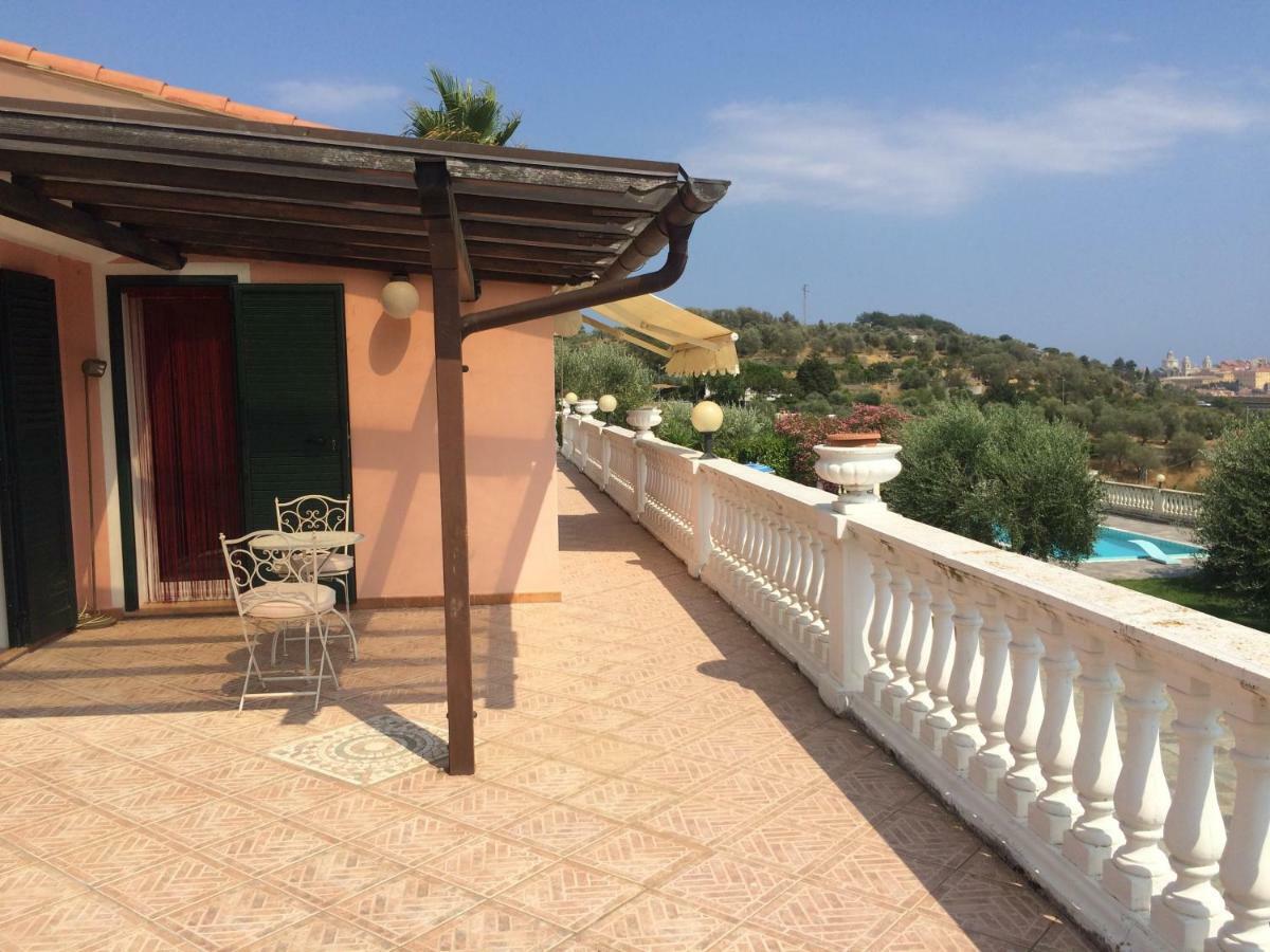 Villa Con Piscina A Imperia, Italy 外观 照片